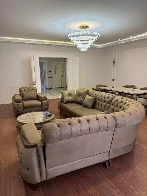 Kirayə verilir 3 otaqlı mənzil 180 m²