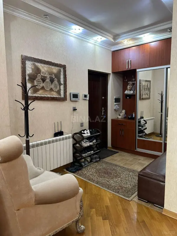 Kirayə verilir 4 otaqlı mənzil 212 m²