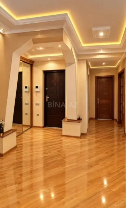 Satılır 5 otaqlı mənzil 205 m²