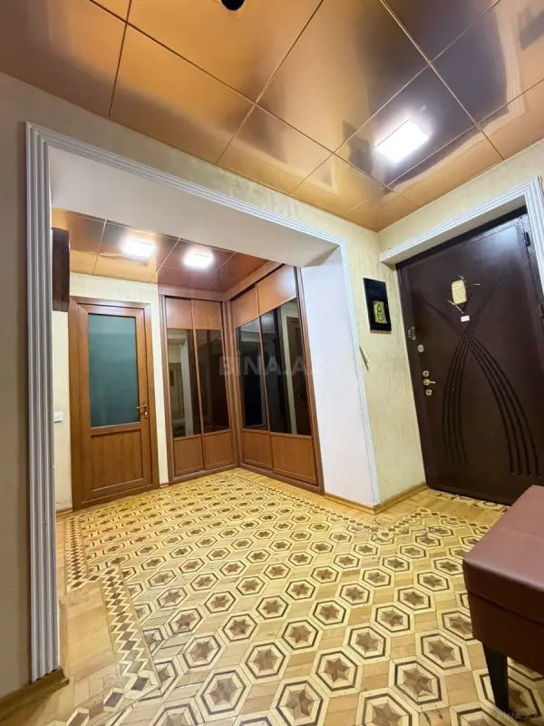 Satılır 4 otaqlı mənzil 120 m²