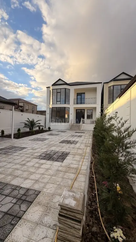 Satılır 5 otaqlı həyət evi 200 m²