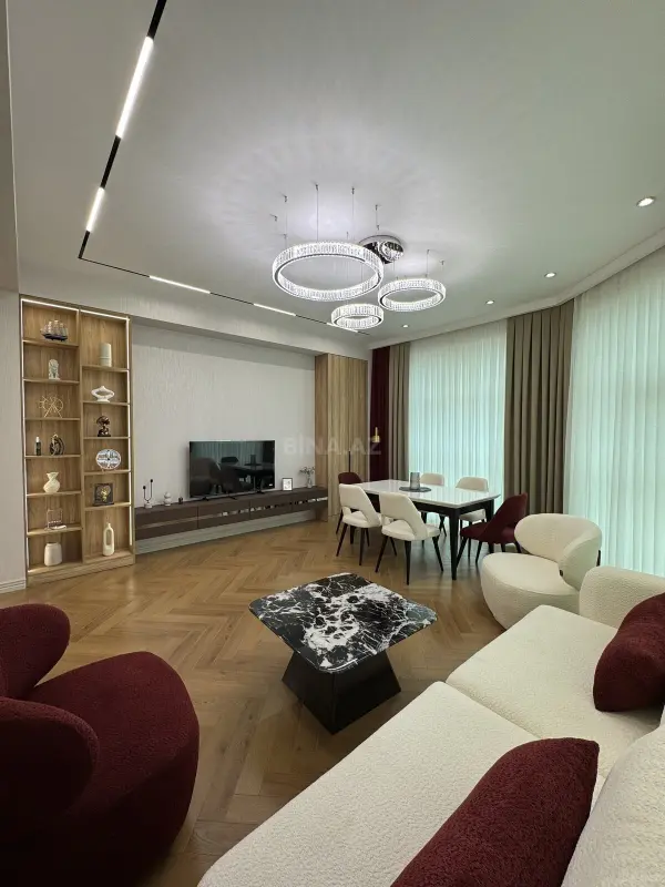 Satılır 3 otaqlı mənzil 127 m²