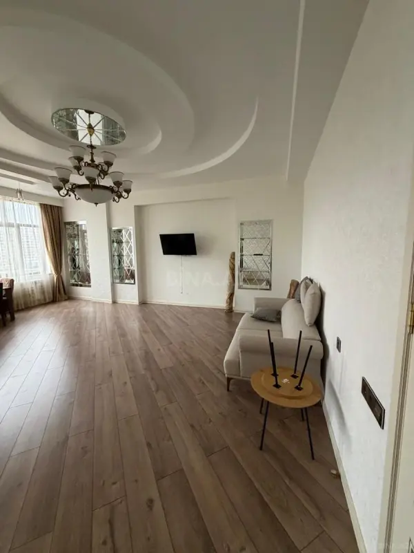 Kirayə verilir 3 otaqlı mənzil 155 m²