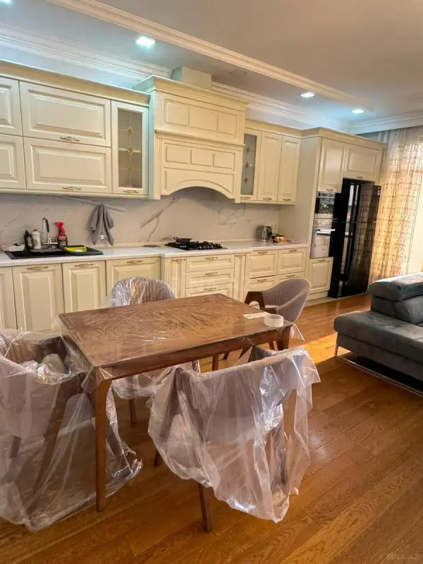 Kirayə verilir 2 otaqlı mənzil 115 m²