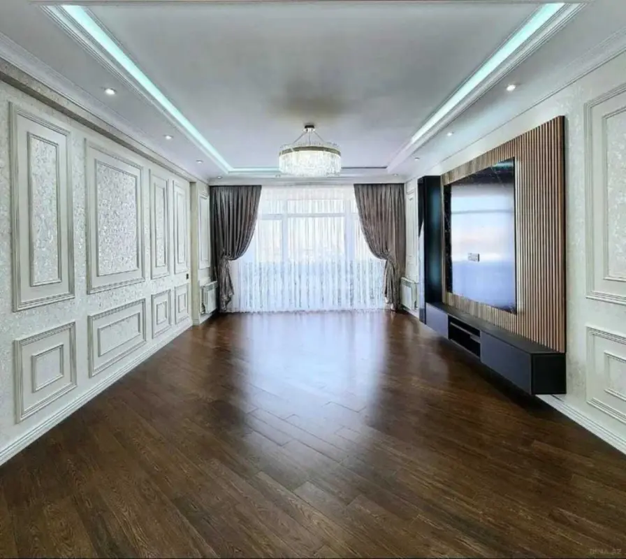 Satılır 3 otaqlı mənzil 130 m²