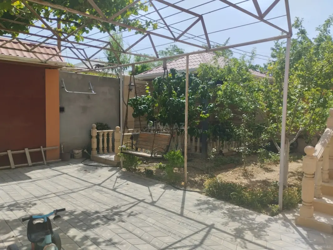 Satılır 6 otaqlı həyət evi 270 m²