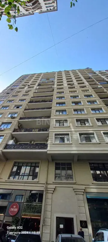Satılır 3 otaqlı mənzil 178 m²