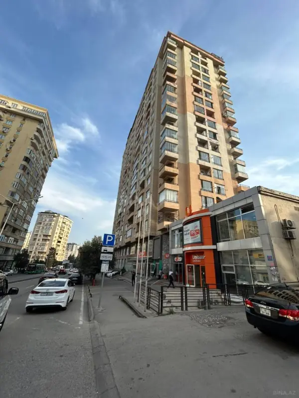 Satılır 4 otaqlı mənzil 170 m²