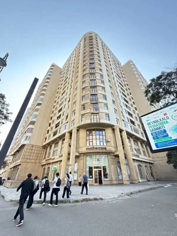 Satılır 2 otaqlı mənzil 92 m²