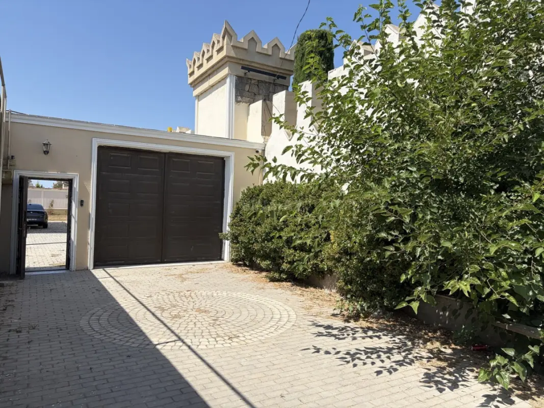 Kirayə verilir 9 otaqlı həyət evi 400 m²