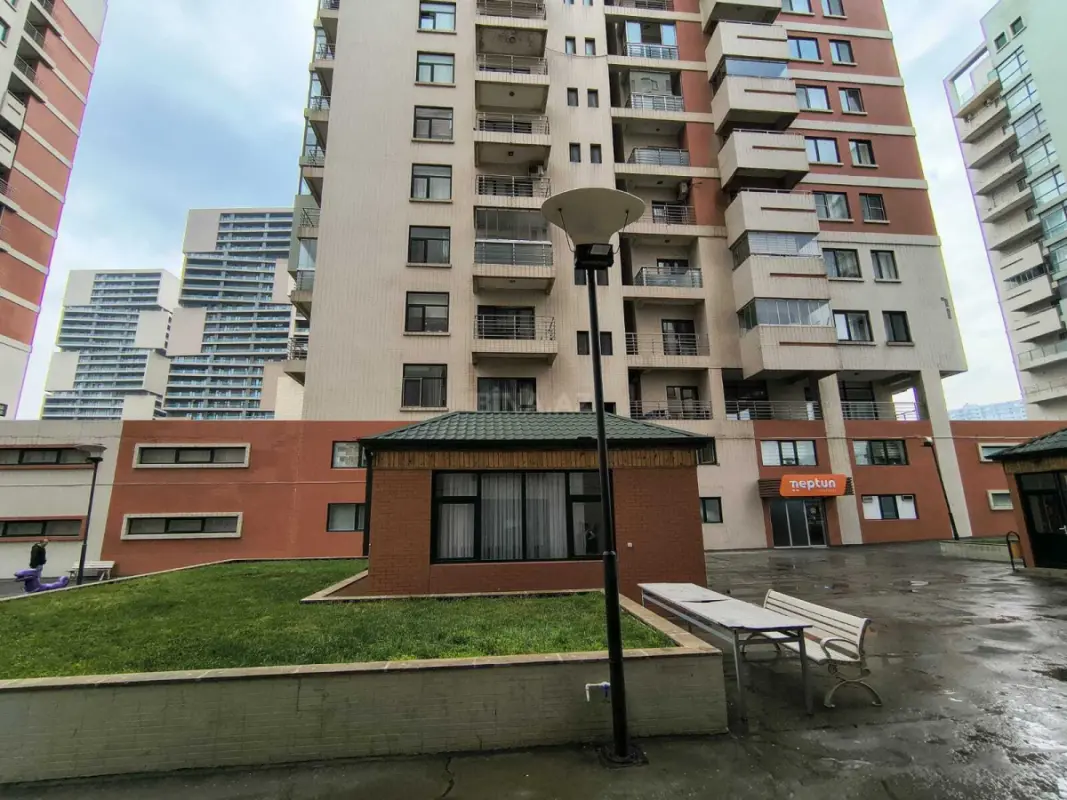 Satılır 3 otaqlı mənzil 135 m²