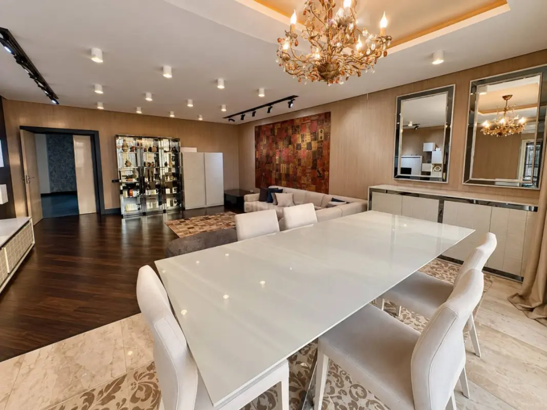 Kirayə verilir 4 otaqlı mənzil 210 m²