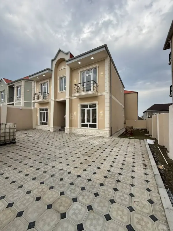 Satılır 5 otaqlı həyət evi 180 m²