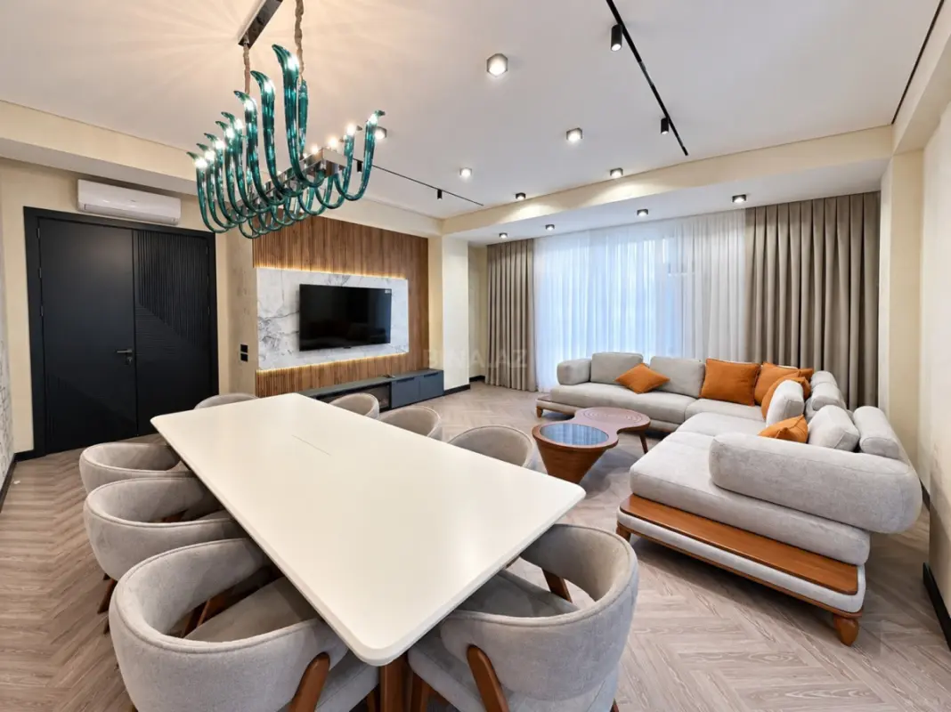 Satılır 3 otaqlı mənzil 142 m²
