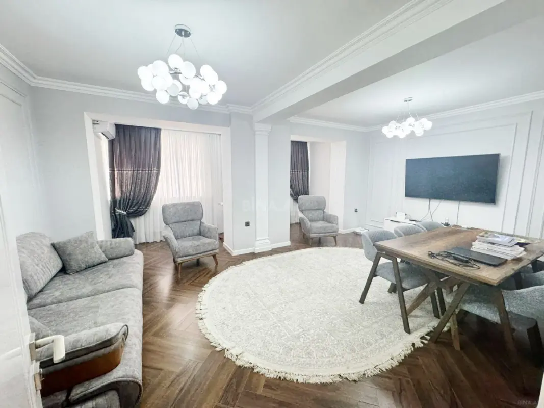 Satılır 5 otaqlı mənzil 130 m²