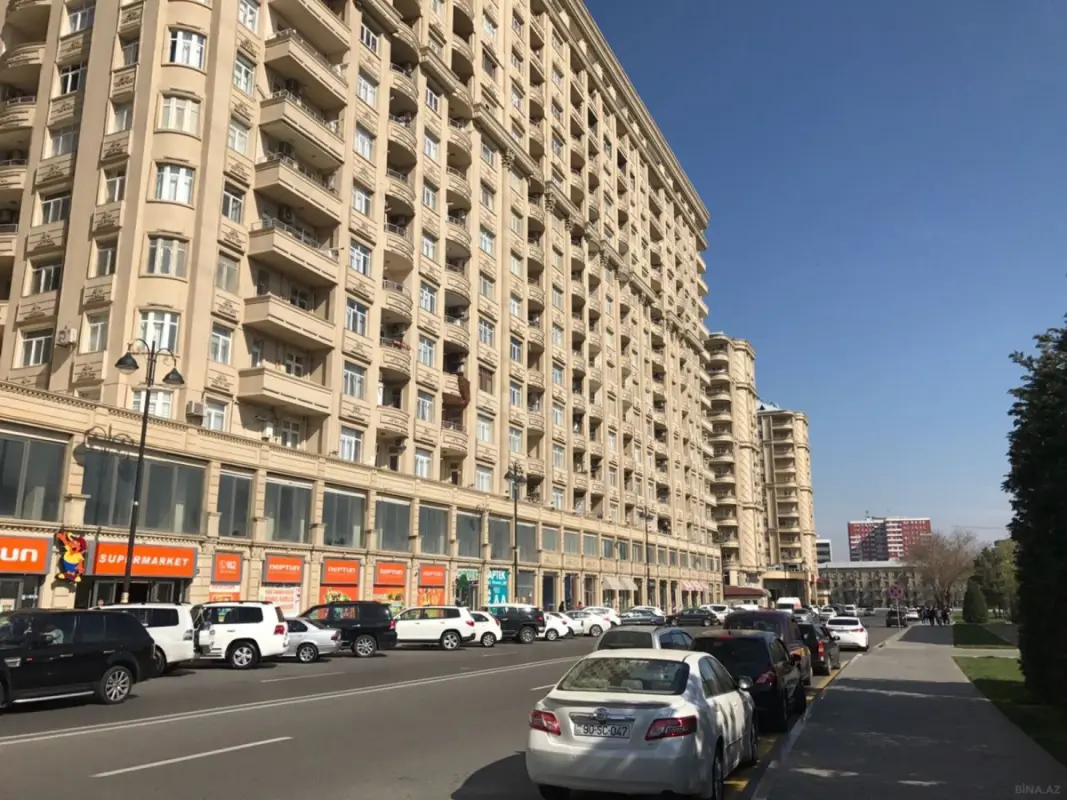 Satılır 4 otaqlı mənzil 170 m²