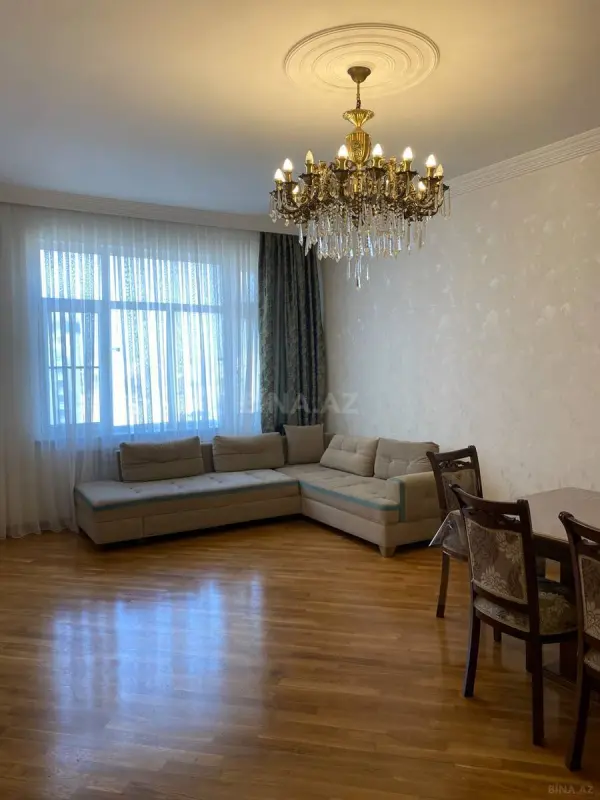 Kirayə verilir 3 otaqlı mənzil 134 m²