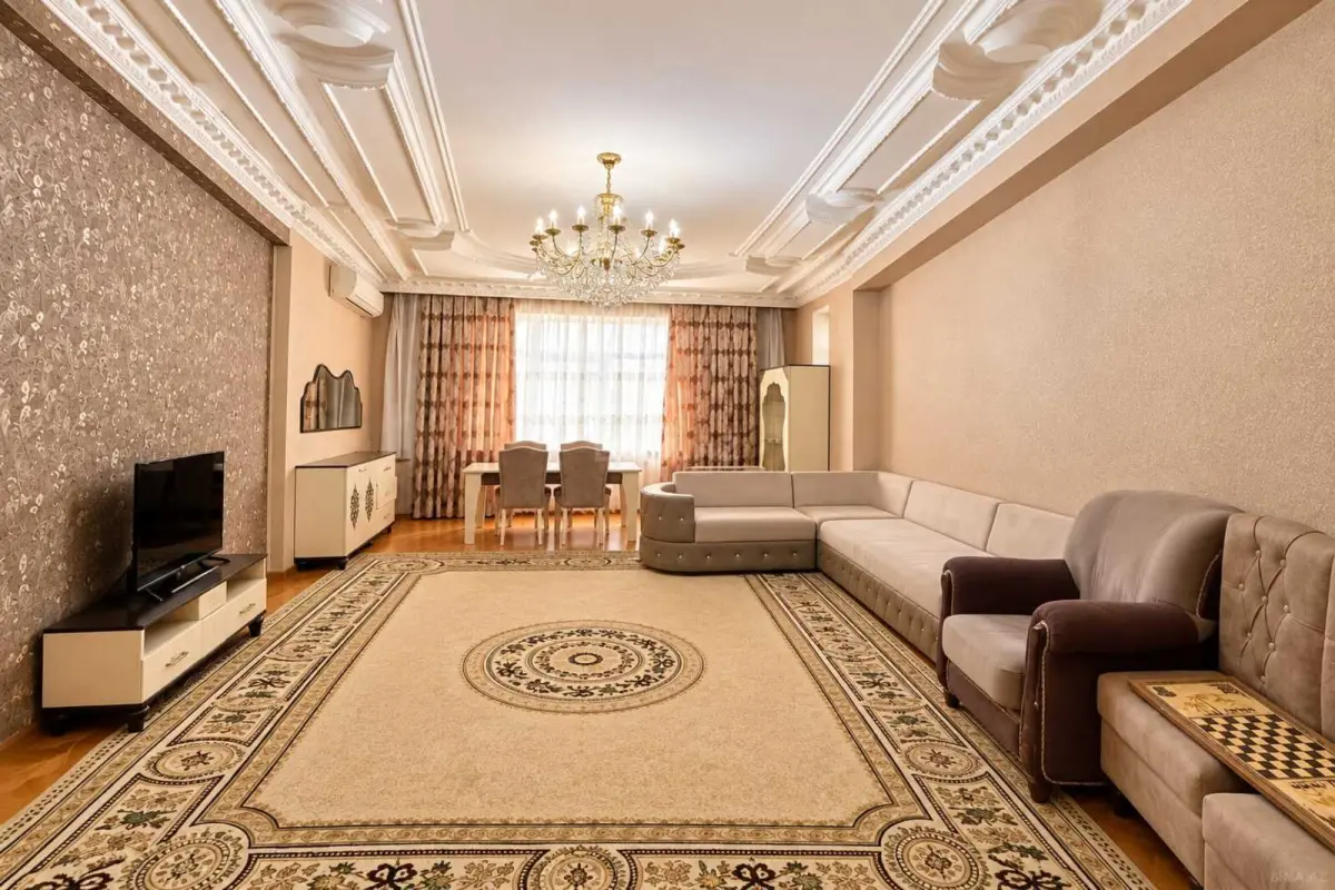 Kirayə verilir 4 otaqlı mənzil 150 m²