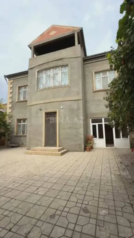 Satılır 7 otaqlı həyət evi 380 m²