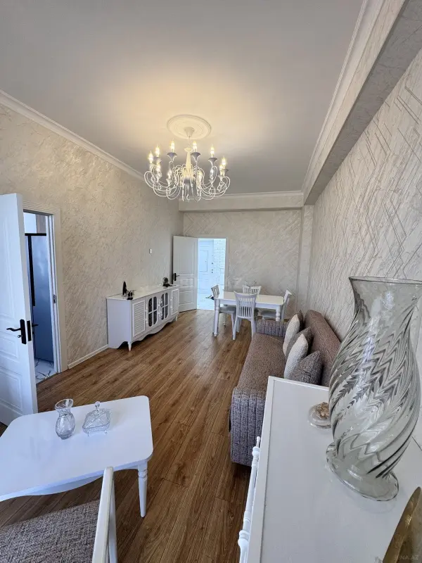 Satılır 2 otaqlı mənzil 61 m²
