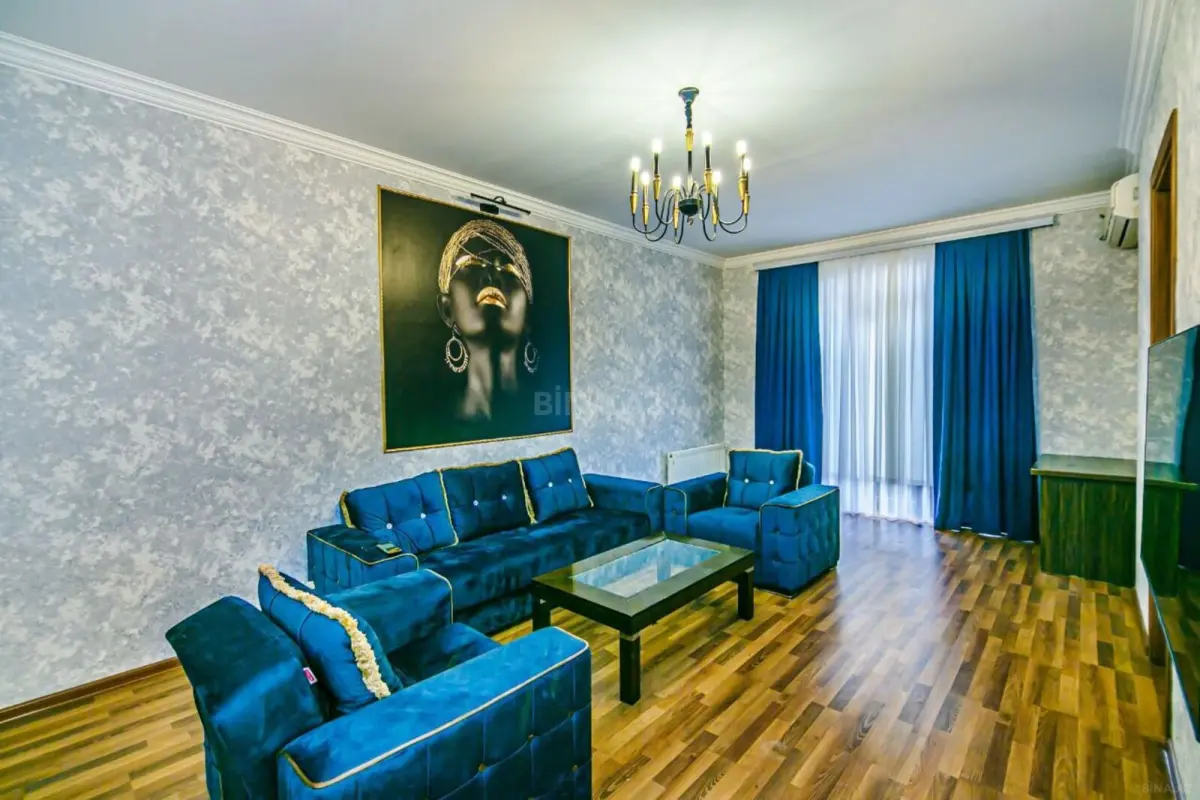 Kirayə verilir 4 otaqlı mənzil 140 m²