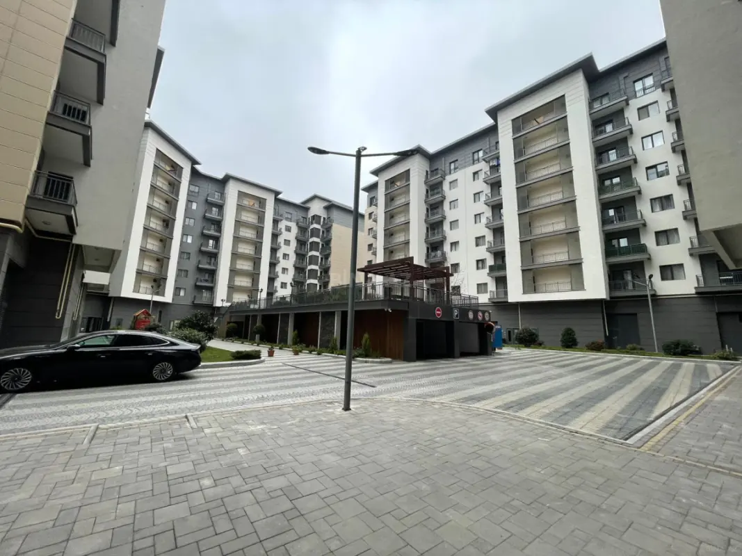 Satılır 4 otaqlı mənzil 163 m²