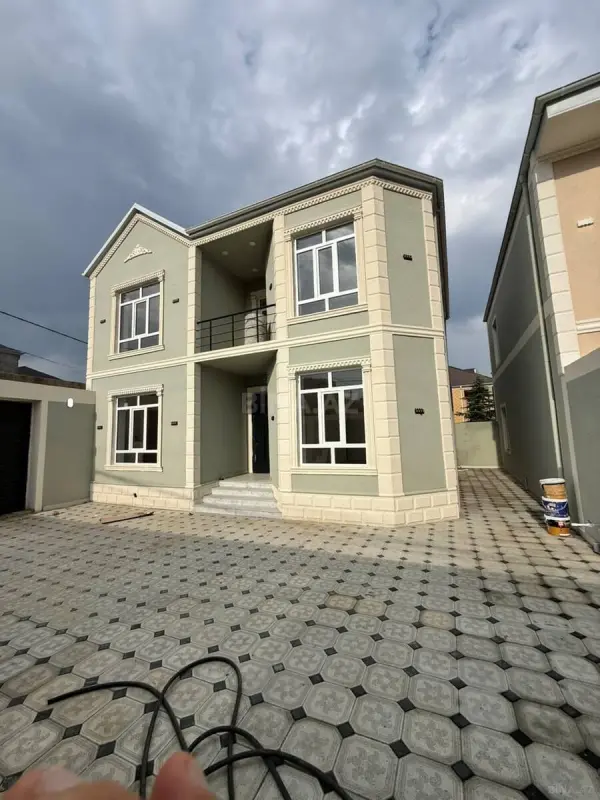 Satılır 6 otaqlı həyət evi 180 m²