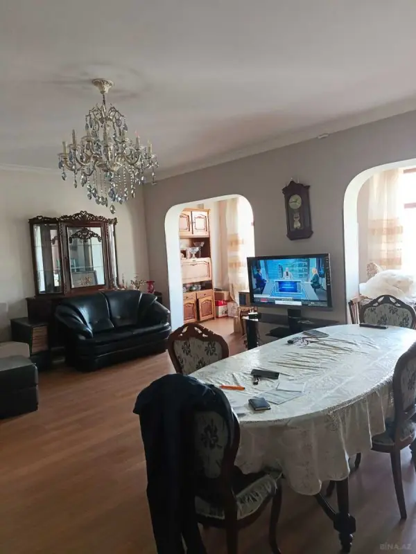 Satılır 5 otaqlı mənzil 121 m²