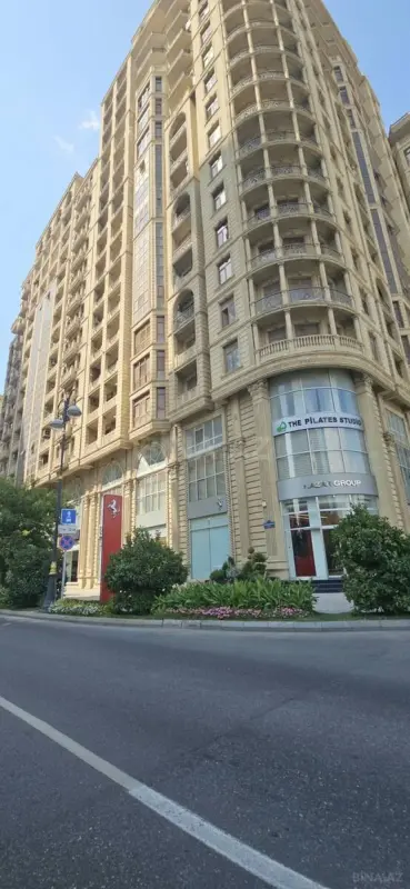 Satılır 4 otaqlı mənzil 210 m²