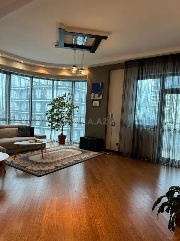 Kirayə verilir 3 otaqlı mənzil 125 m²