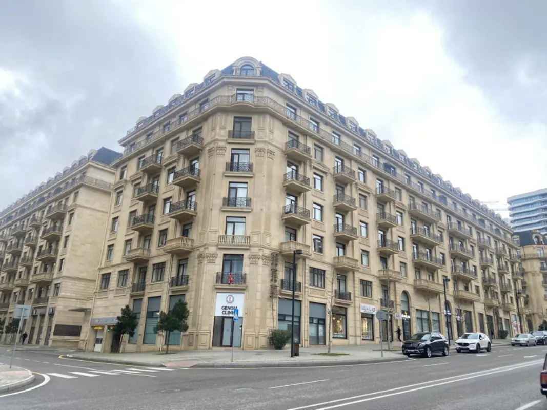 Satılır 3 otaqlı mənzil 137 m²