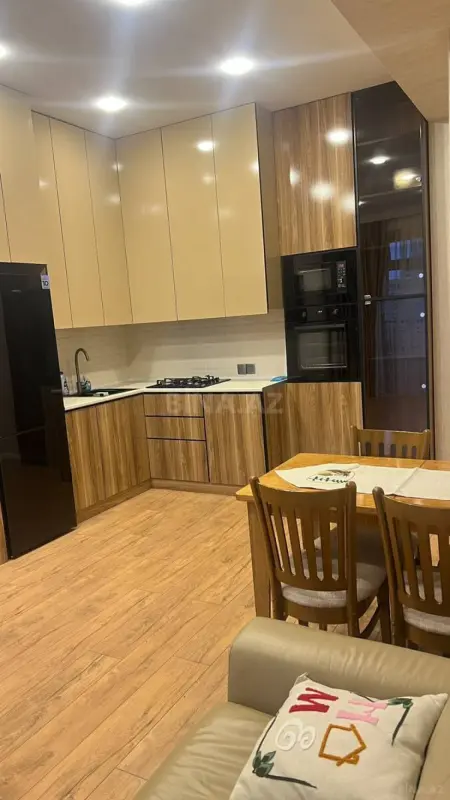 Kirayə verilir 3 otaqlı mənzil 152 m²