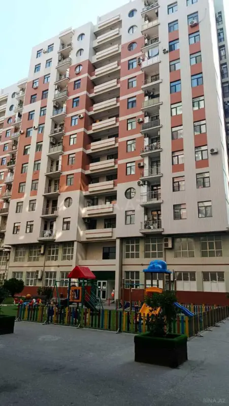 Satılır 5 otaqlı mənzil 176 m²