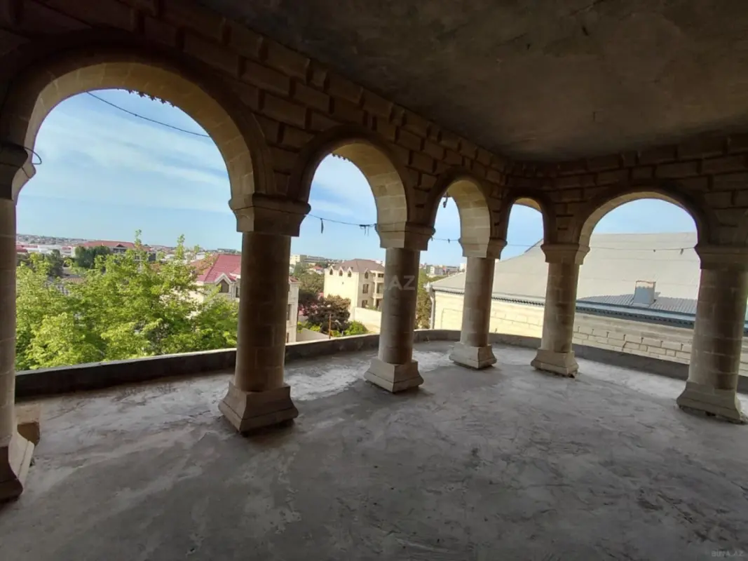 Satılır 9 otaqlı həyət evi 460 m²