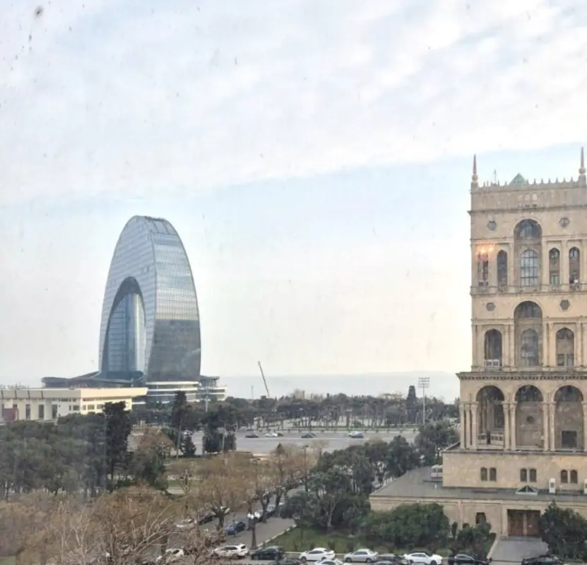 Kirayə verilir 2 otaqlı mənzil 75 m²