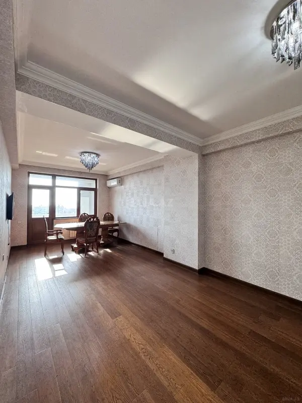 Satılır 3 otaqlı mənzil 126 m²