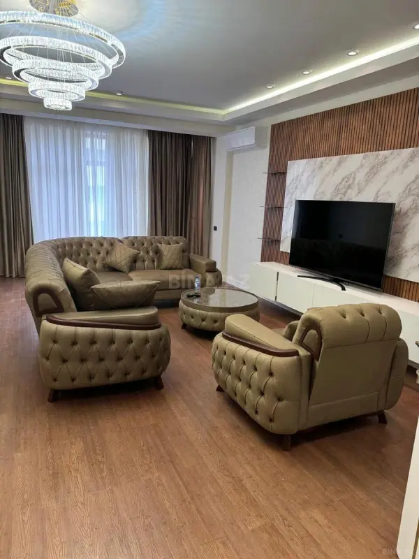 Kirayə verilir 3 otaqlı mənzil 180 m²