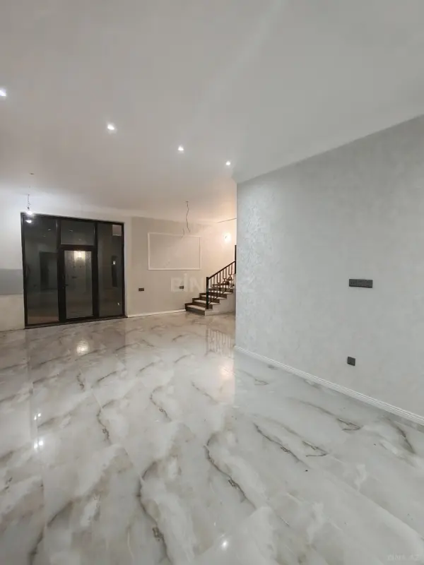 Satılır 5 otaqlı həyət evi 200 m²