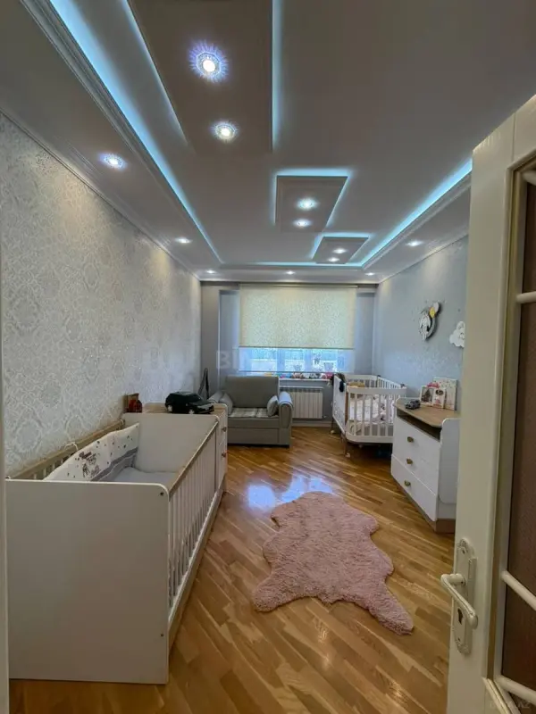 Satılır 3 otaqlı mənzil 133 m²