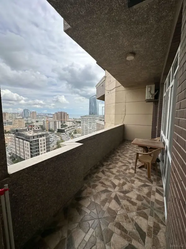 Kirayə verilir 3 otaqlı mənzil 155 m²