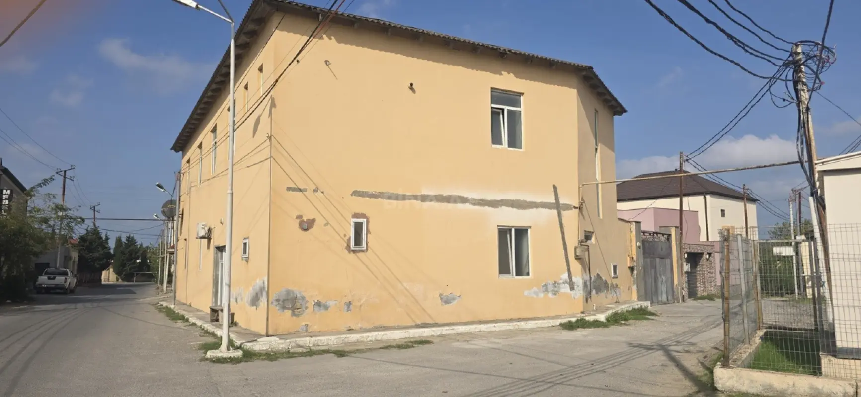 Satılır 12 otaqlı həyət evi 540 m²