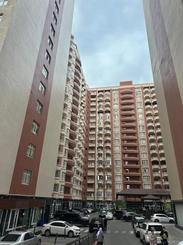 Satılır 3 otaqlı mənzil 122 m²