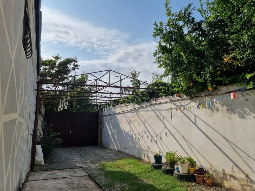 Satılır 5 otaqlı həyət evi 220 m²