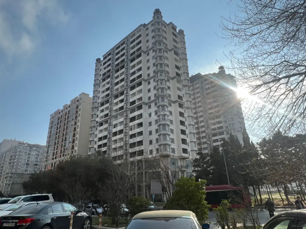 Satılır 3 otaqlı mənzil 136 m²