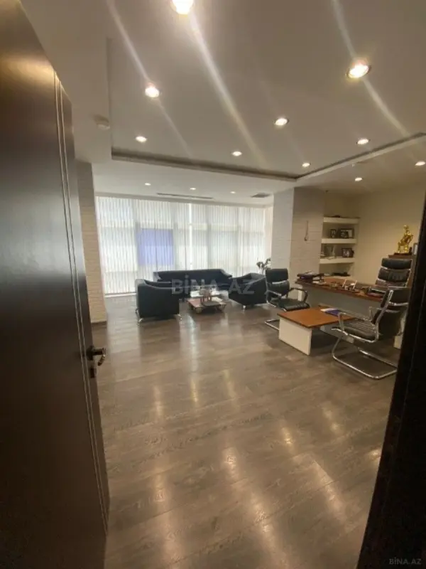 Kirayə verilir 6 otaqlı ofis 300 m²