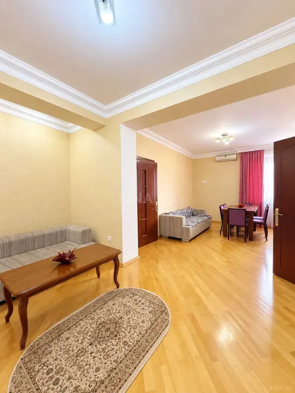 Kirayə verilir 2 otaqlı mənzil 75 m²