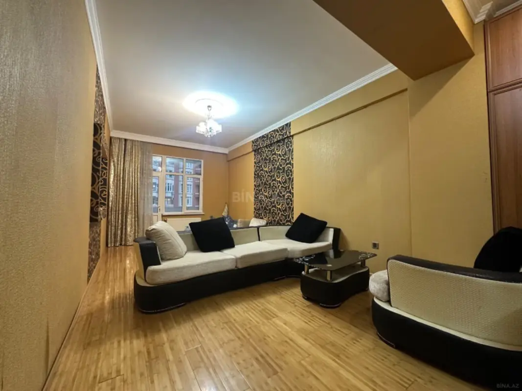 Satılır 3 otaqlı mənzil 122 m²