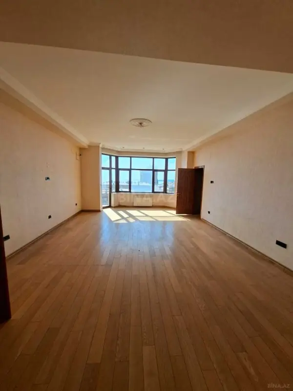 Satılır 3 otaqlı mənzil 140 m²
