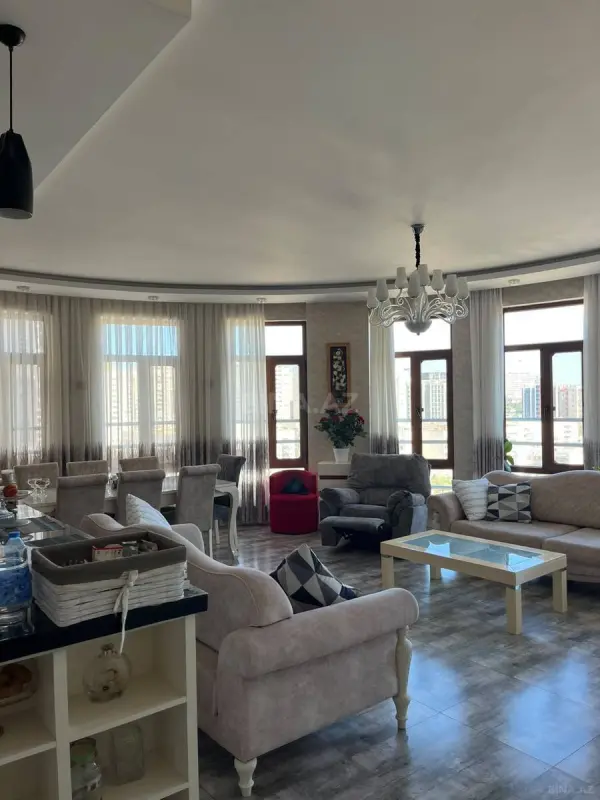 Satılır 3 otaqlı mənzil 160 m²