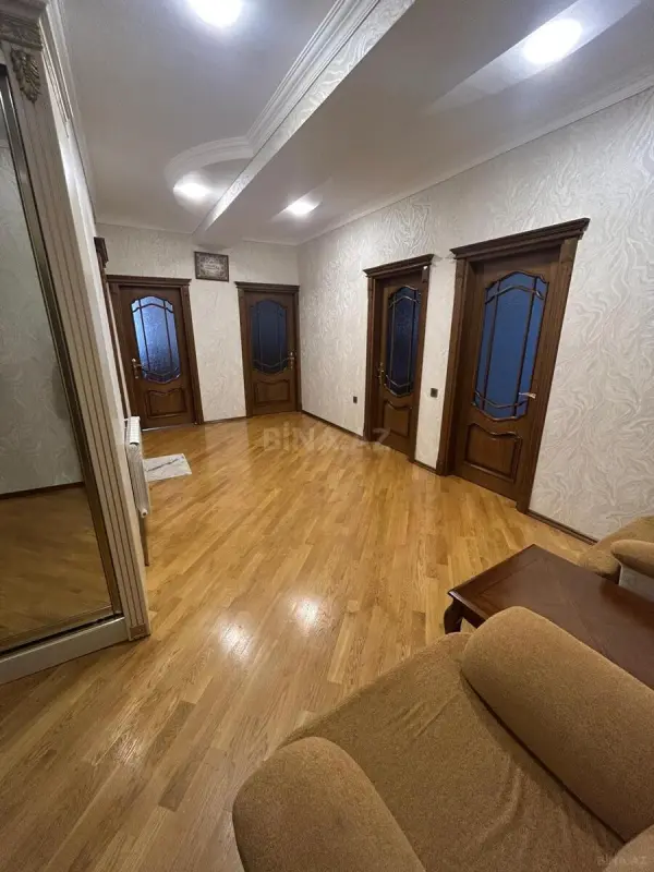 Satılır 3 otaqlı mənzil 124 m²